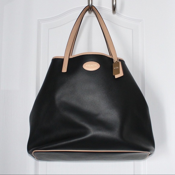 Coach Handbags - Exclnt condition Coach shoulder bag black leather